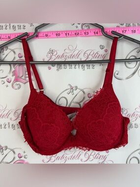 Victoria's Secret dream angels bra Lacie Red Lace Push-Up Bra with Floral Detail